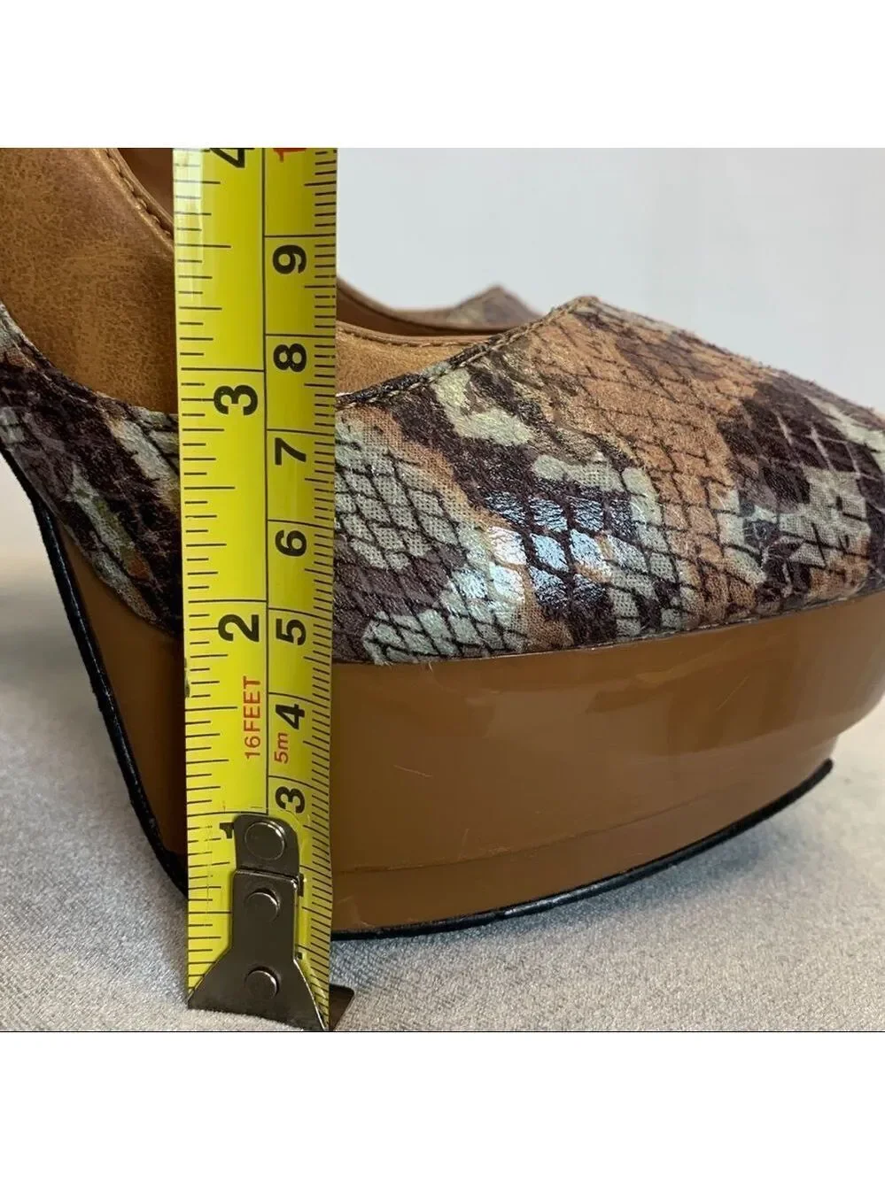 Michael Antonio camel Brown patent snake print high heel platform pumps Sz 8.5🔥